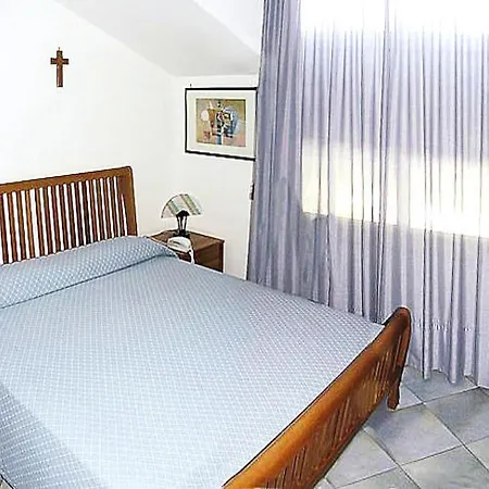 Fontana Barone, Vakantiehuis Cefalù
